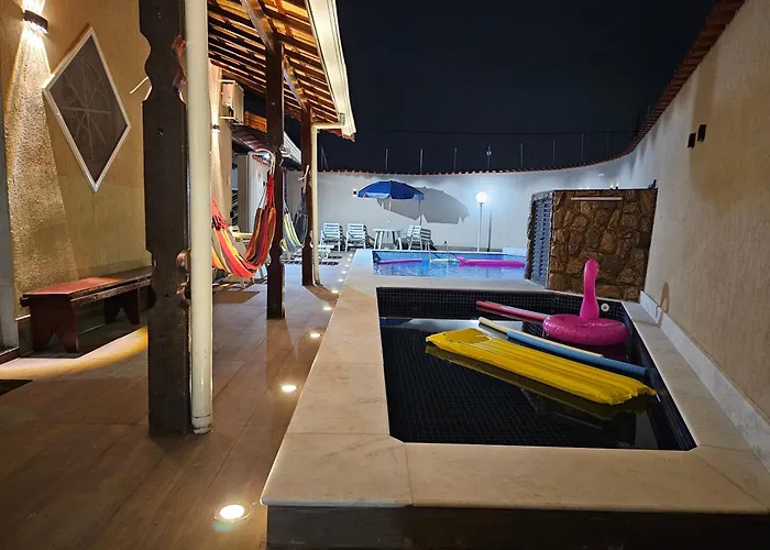 Casa Linda e Espaçosa com 2 Piscinas - Adulto e Infantil com Lareira, Próximo da Praia